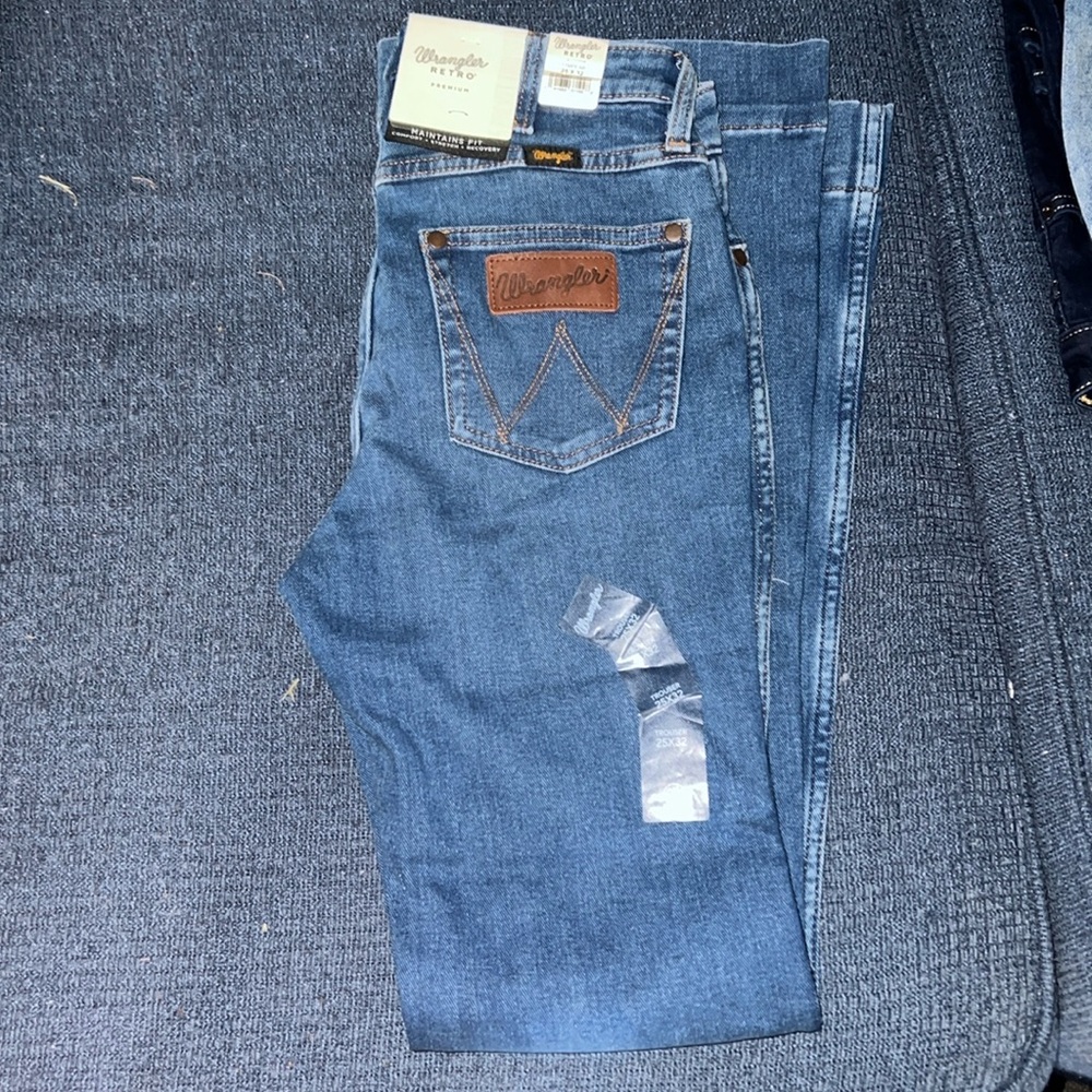 High rise trouser boot, wrangler retro premium, size 25x32 brand new with tag.